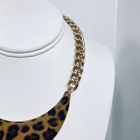 Chunky Gold Tone Curb Chain Leopard Bib Choker Necklace (5451) - Picture 4 of 6
